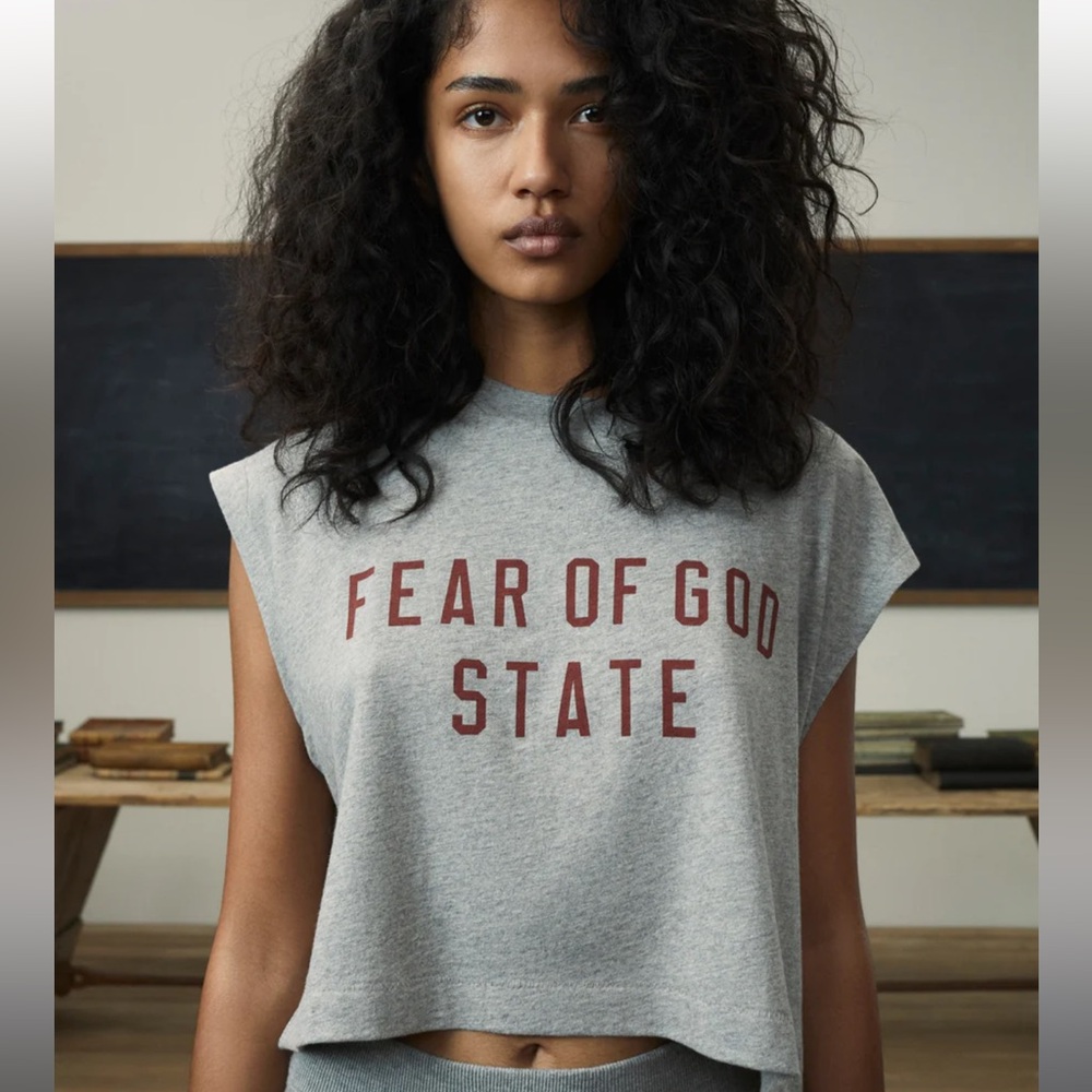 Women’s Tri-Blend muscle cropped tee